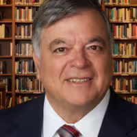 Retrato de Alexandre Dorna, experto en psicología política, utilizado para su biografía en el libro Psicología Política: Principios constitutivos y temas transversales.