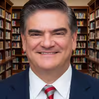 Retrato de Rubén Ardila, experto en psicología, utilizado para su biografía en el libro Walden Tres.