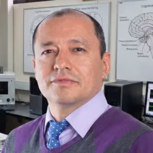 Retrato de Jairo Alonso Rozo Castillo, experto en psicología del aprendizaje, condicionamiento clásico y emociones, utilizado para su biografía en este libro.